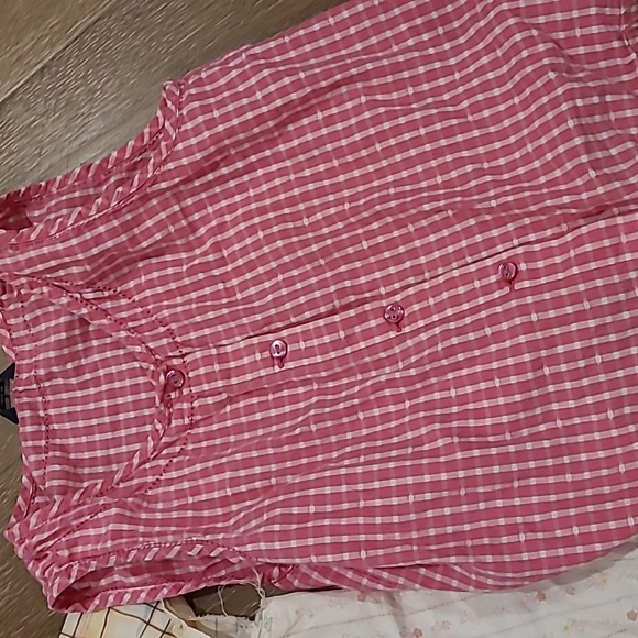 Sleeveless Cowboy Style Tops - Picture 3 of 5